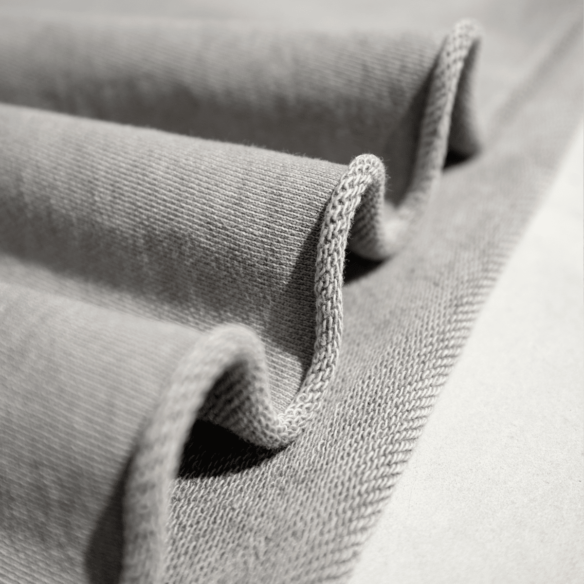 Duafe Cropped Crew Neck Sweatshirt